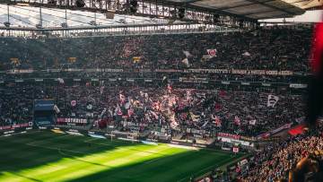 登贝莱真有希望蝉联金球奖，他最该感谢的人是姆巴佩（配图示意）